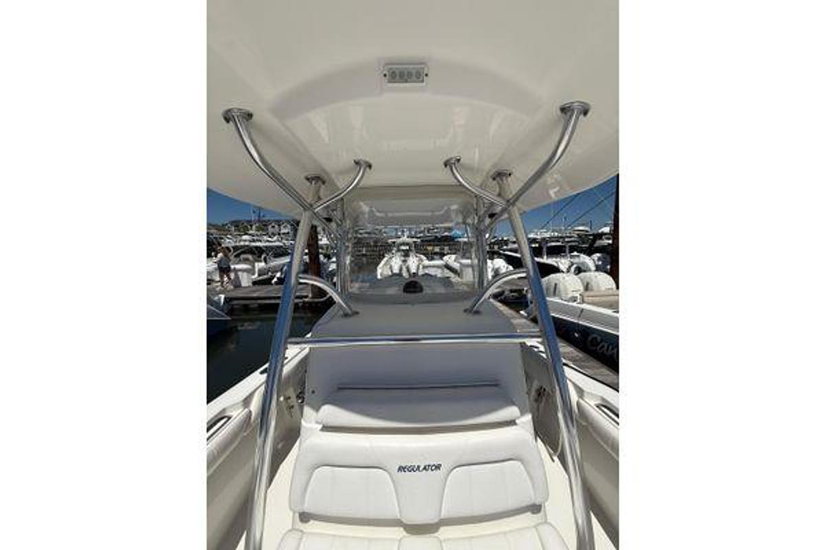 Used 2015 Regulator 28 Forward Seating | 28ft