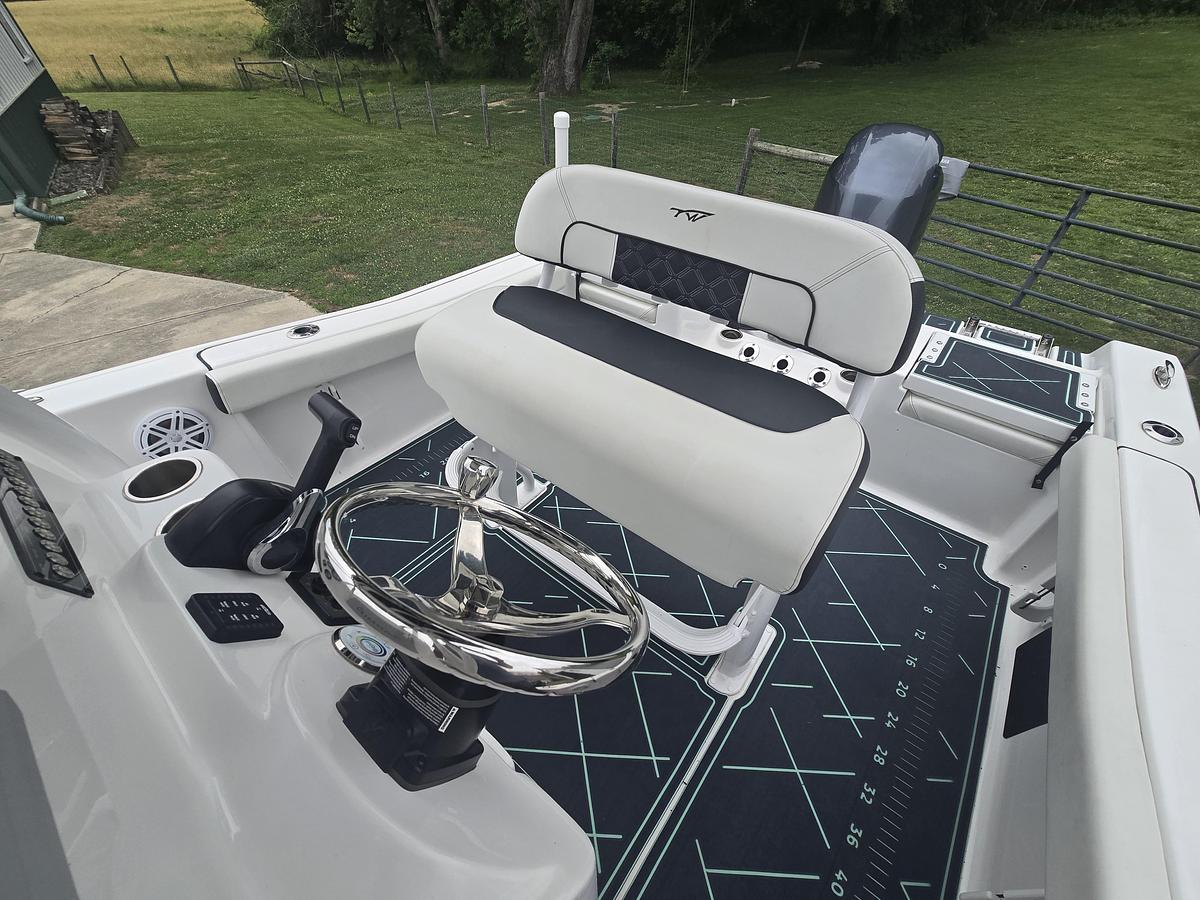 Used 2022 19' Tidewater 198 Adventure Center Console