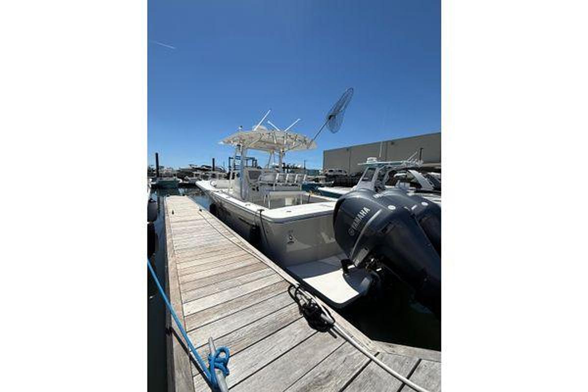 Used 2015 Regulator 28 Forward Seating | 28ft