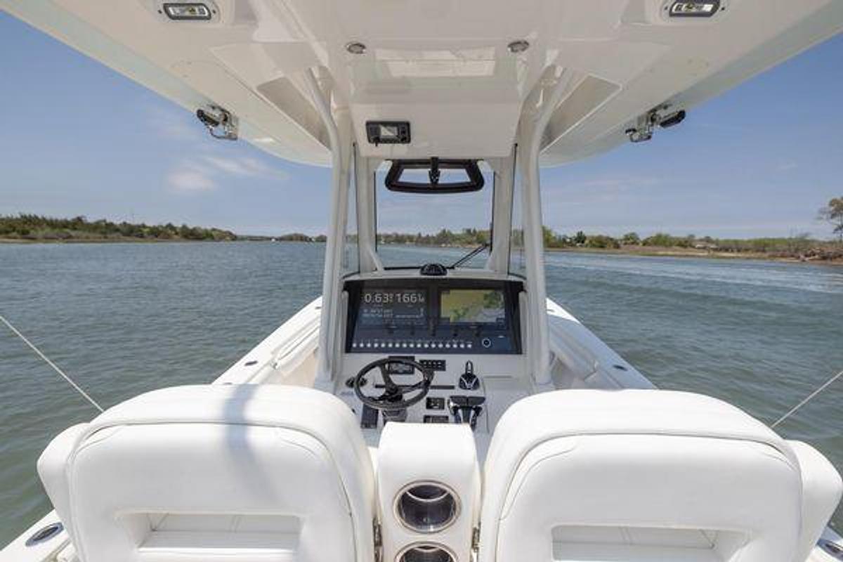 Used 2021 Regulator 28 Forward Seating | 28ft