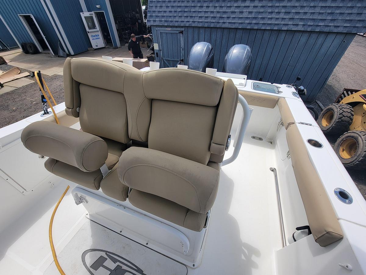Used 2016 27' Sea Hunt Gamefish 27