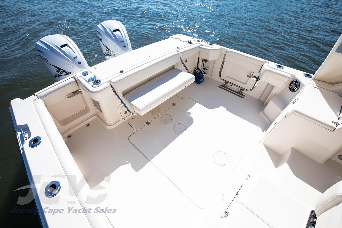 Used 2022 33' Grady-White 330 Express | 33ft