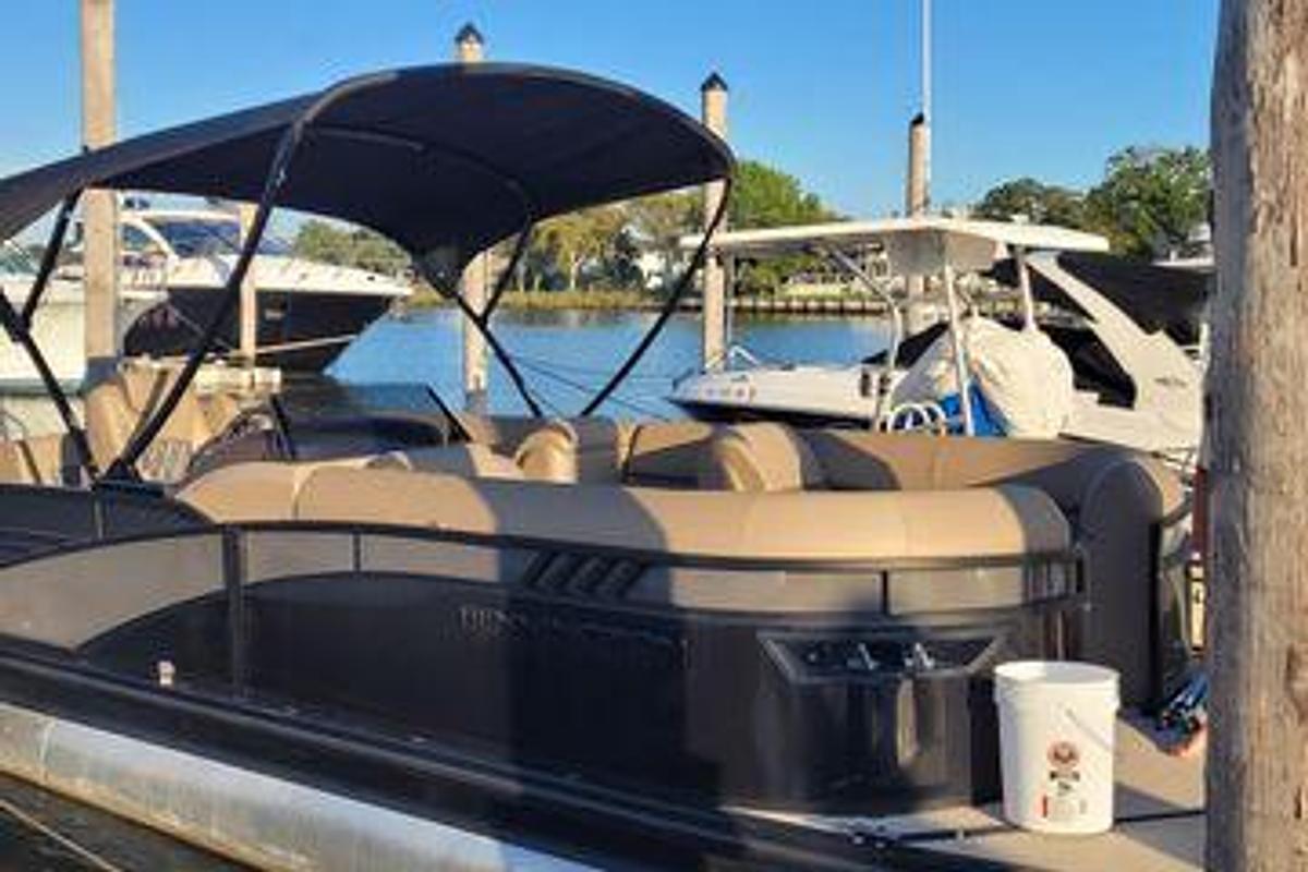 Used 2024 Bennington 24LXS SB | 24ft