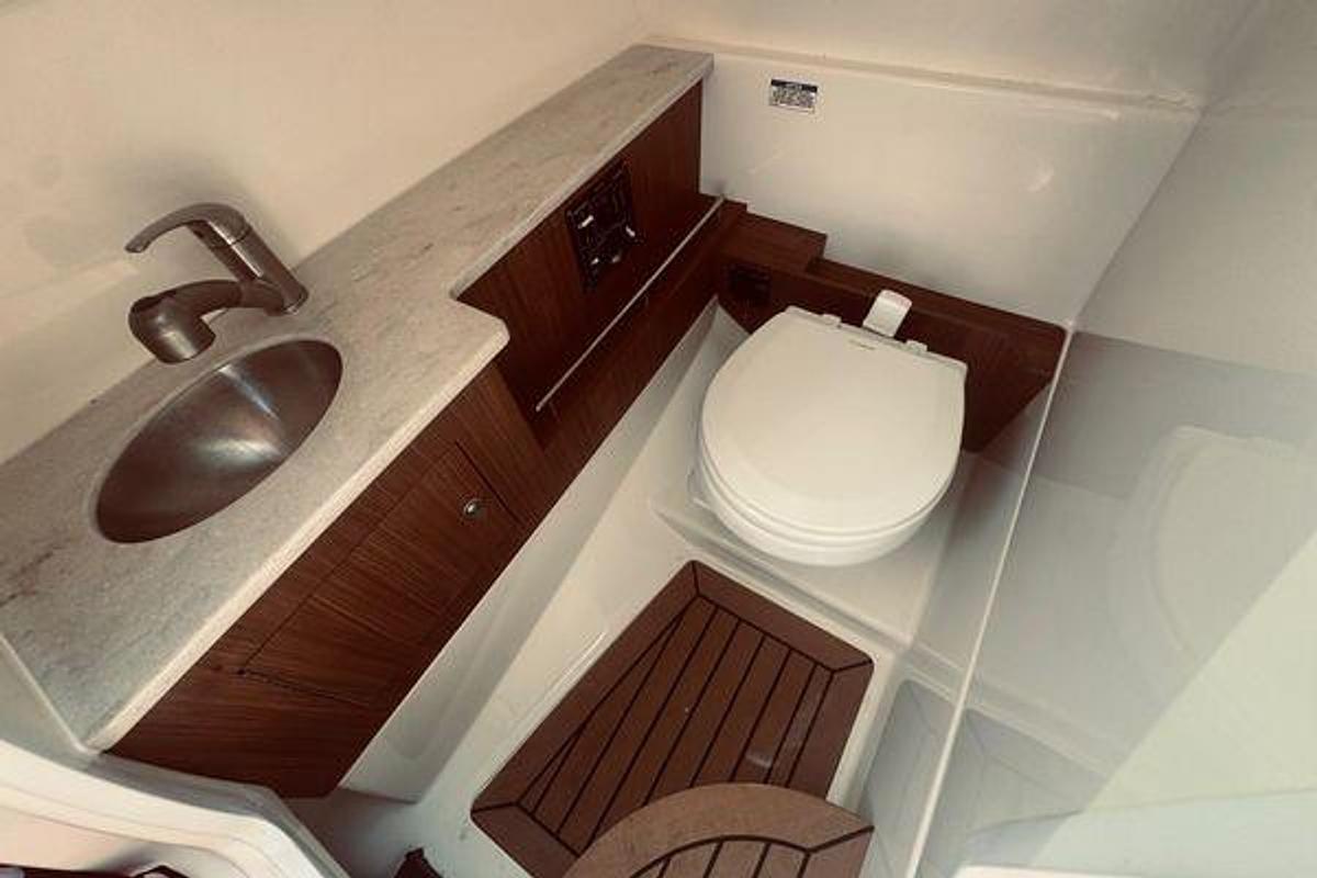 Used 2020 Boston Whaler 270 Vintage | 27ft