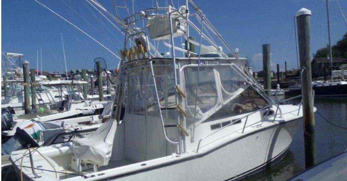Used 1997 Carolina Classic Express Sportfisherman | 28ft