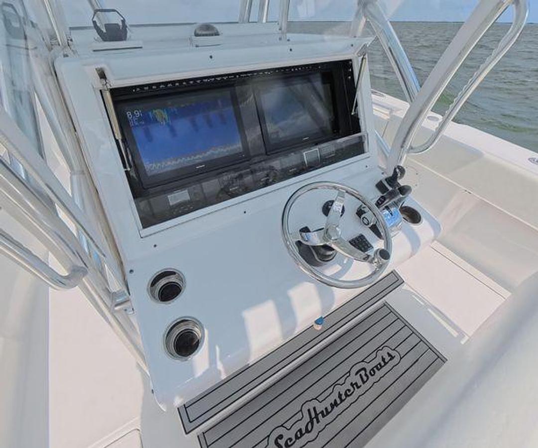 Used 2019 SeaHunter 33 Tournament | 33ft