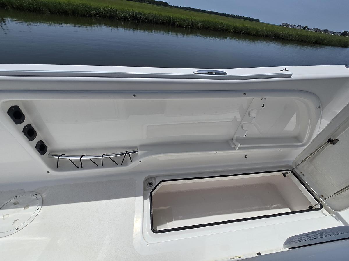 Used 2021 28' Twin Vee 280 GFX CC