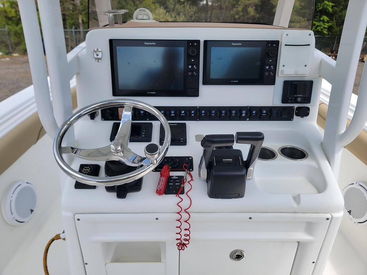 Used 2016 27' Sea Hunt Gamefish 27