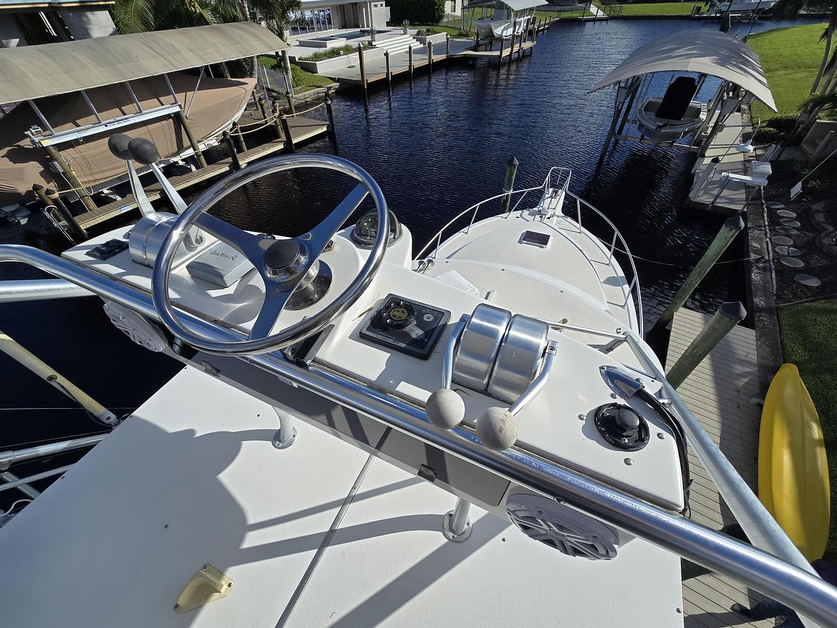 Used 1999 40' Ocean Yachts Open