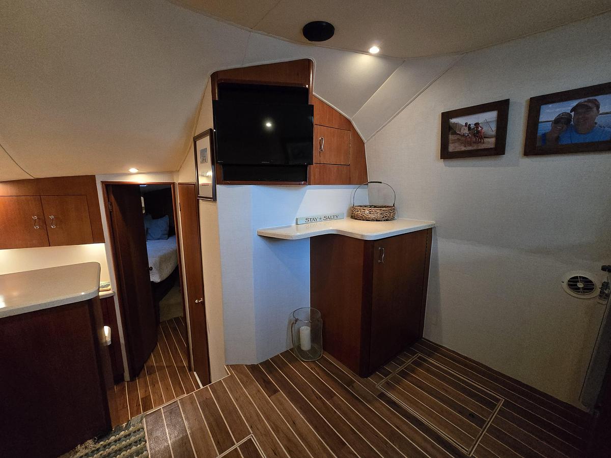 Used 1999 40' Ocean Yachts Open