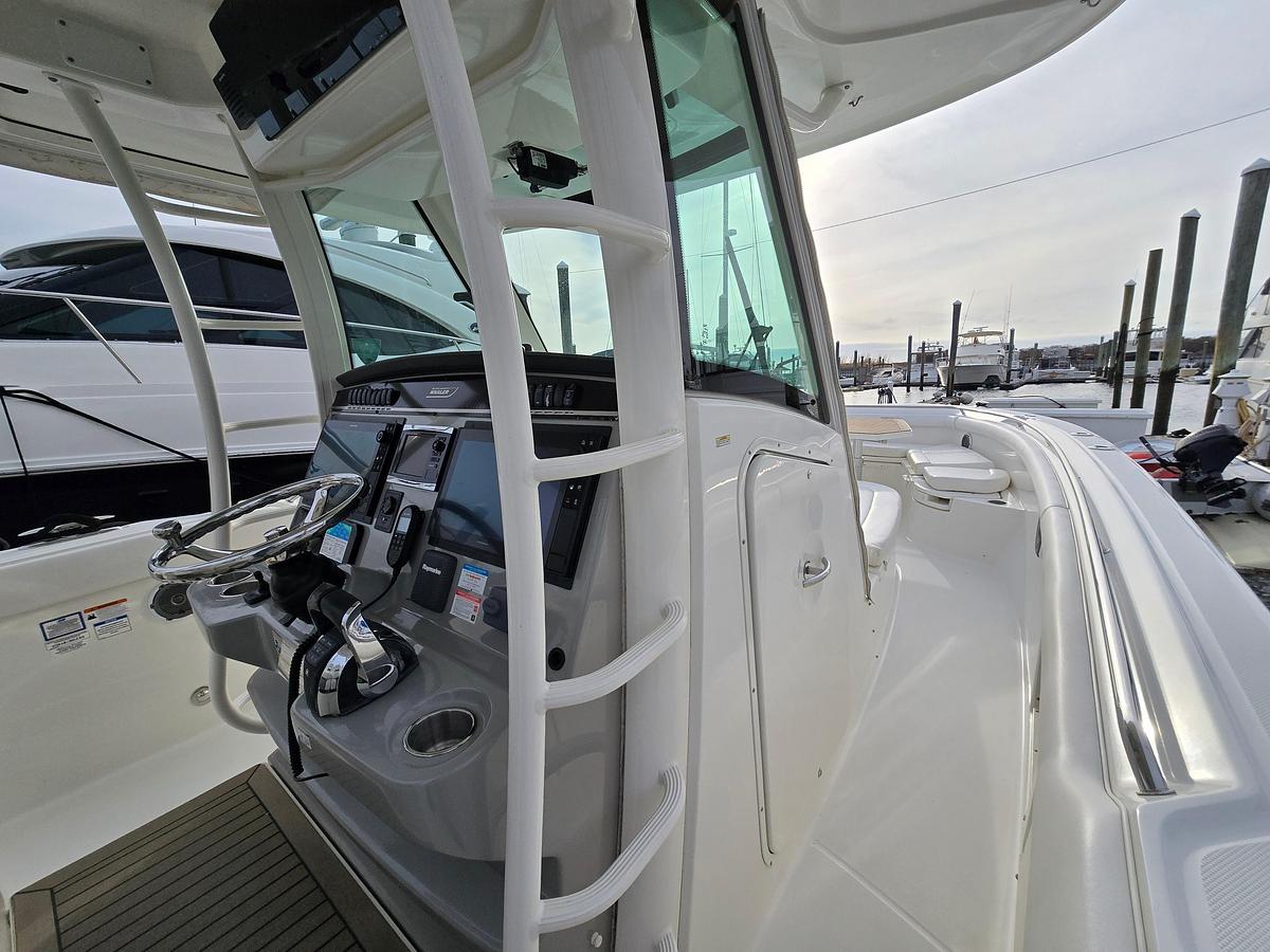 Used 2015 Boston Whaler 350 Outrage | 35ft