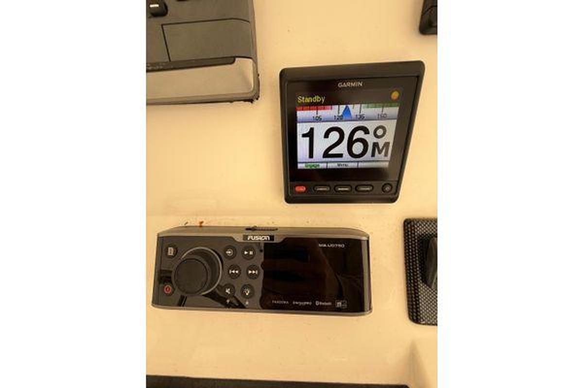 Used 2015 Regulator 28 Forward Seating | 28ft