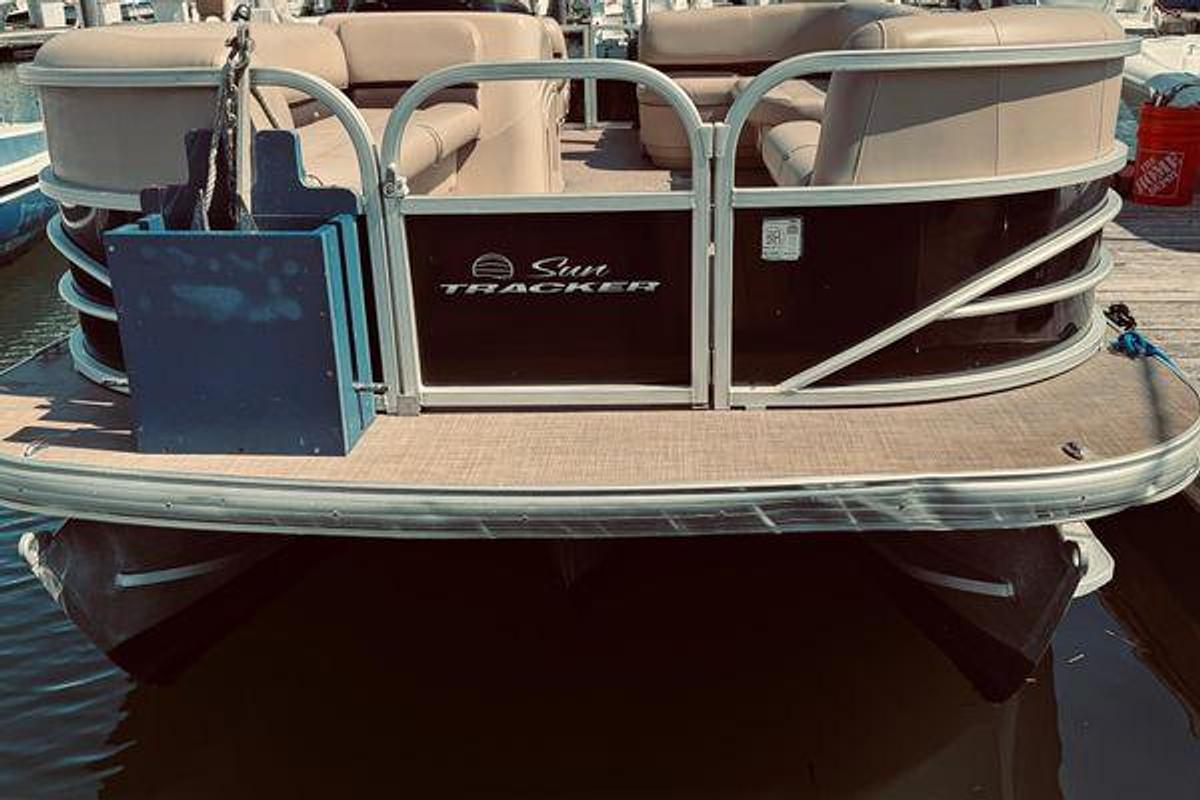 Used 2017 Sun Tracker Party Barge 22 DLX | 22ft