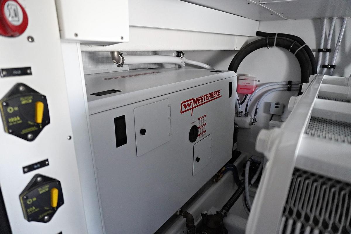 Used 2022 Henriques 42EXHT | 42ft