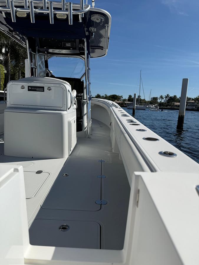 Used 2018 Bluewater Center Console | 35ft