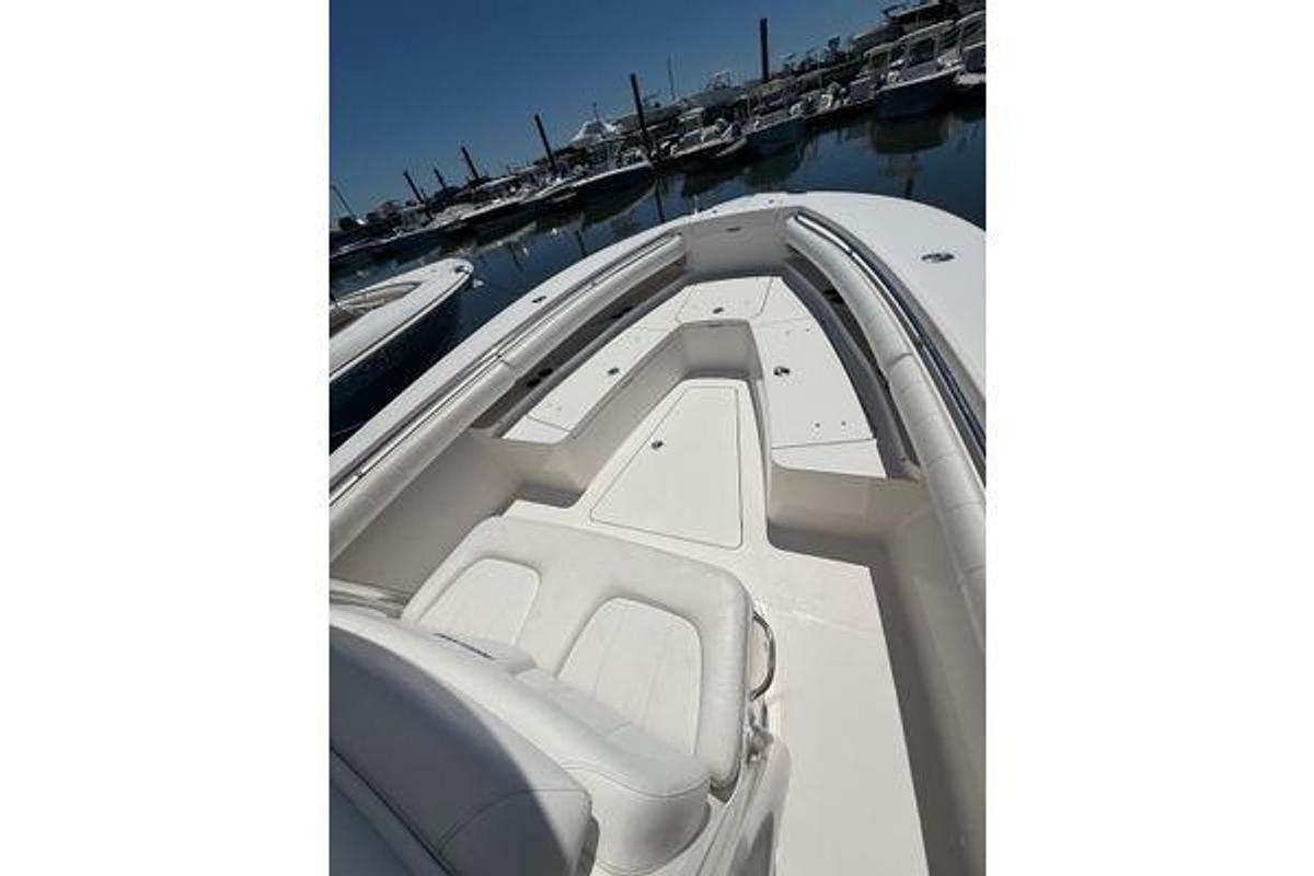 Used 2015 Regulator 28 Forward Seating | 28ft