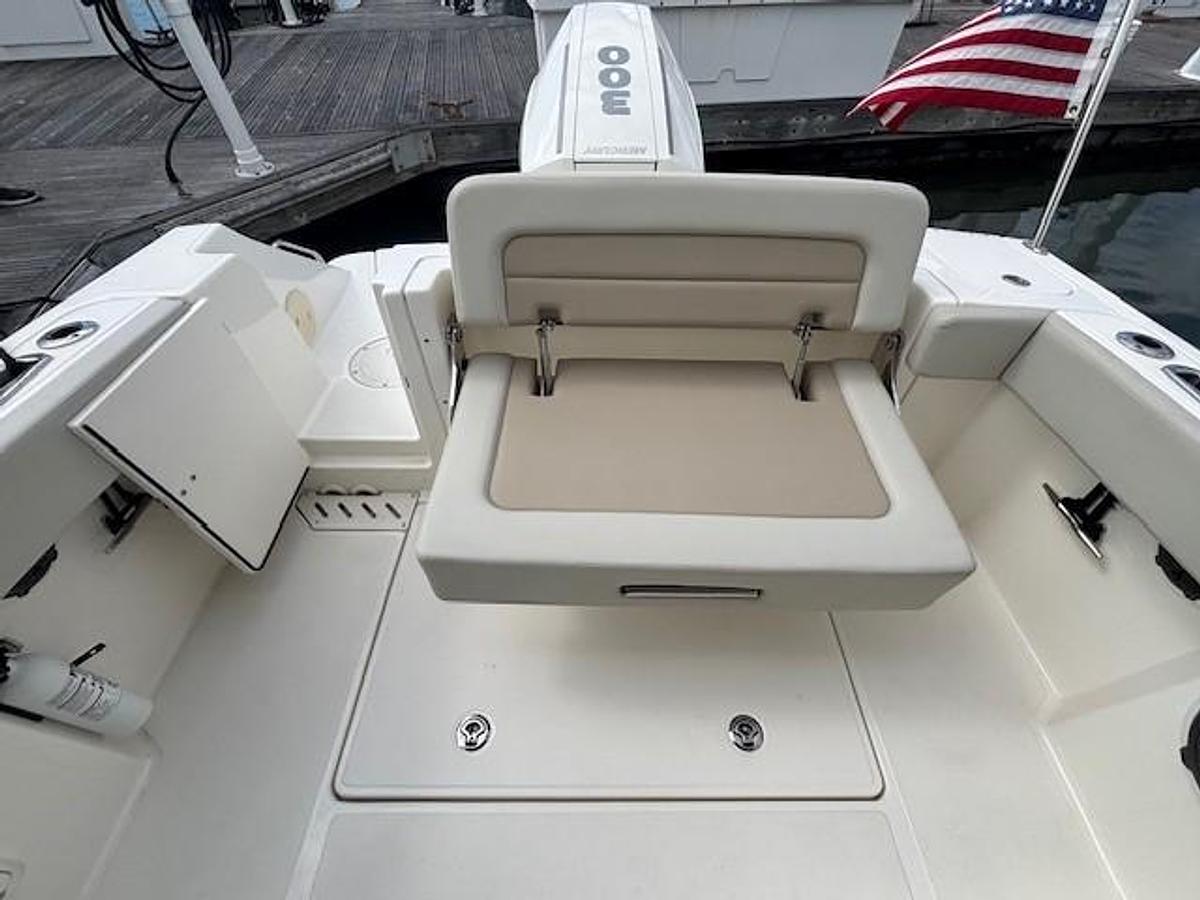 Used 2022 Boston Whaler 240 Vantage | 24ft