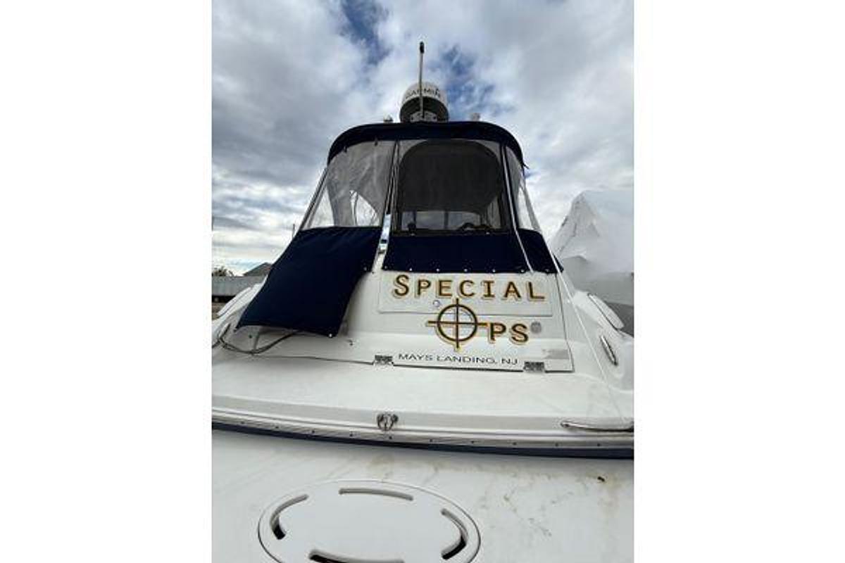 Used 2005 Larson Cabrio 290 | 29ft
