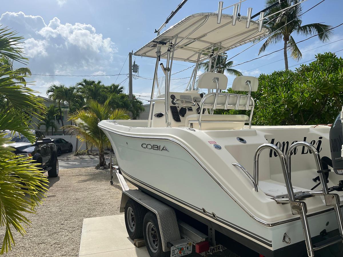 Used 2014 Cobia 217 Center Console | 22ft