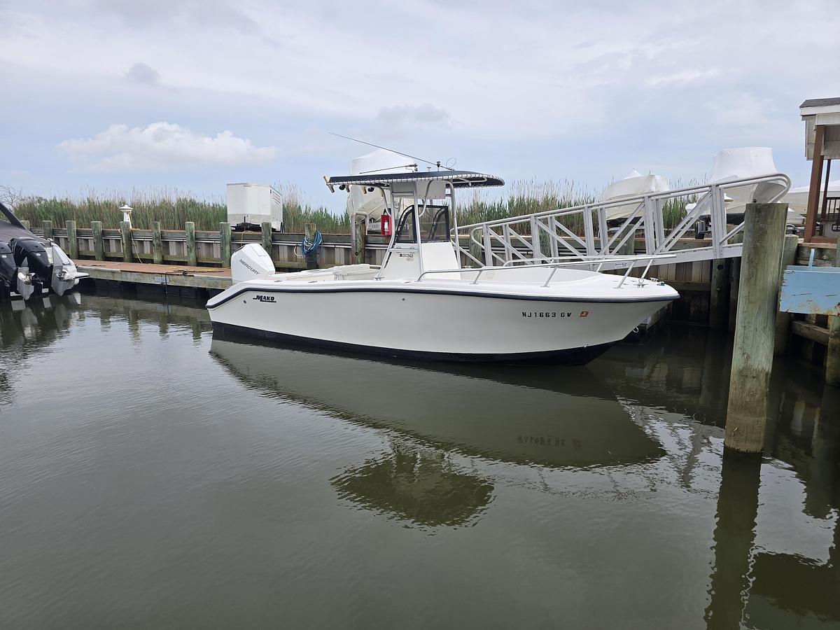 Used 2004 23' Mako 232 Center Console | 23ft