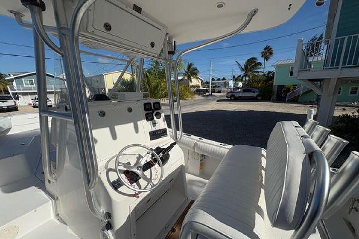 Used 2006 24' Regulator 24 Forward Seating 