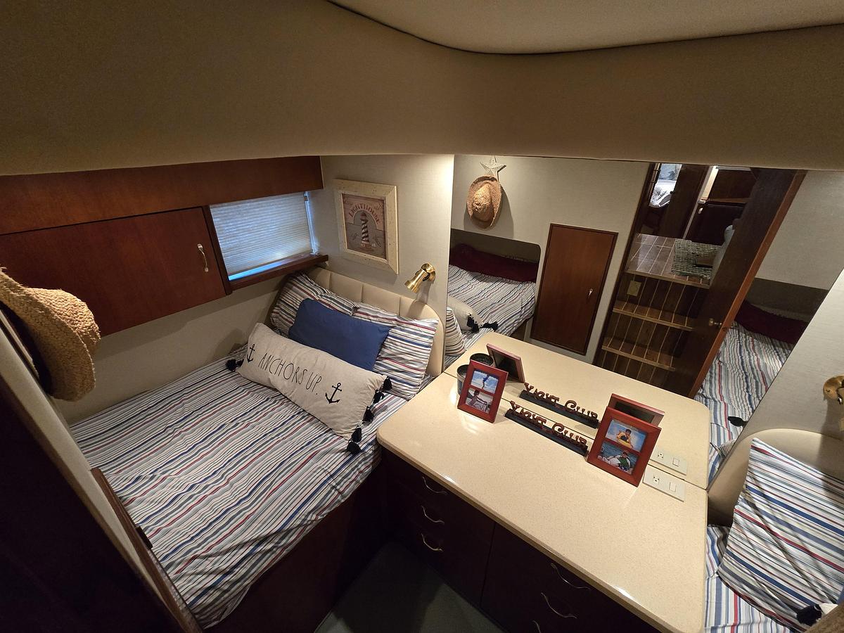 Used 1999 40' Ocean Yachts Open