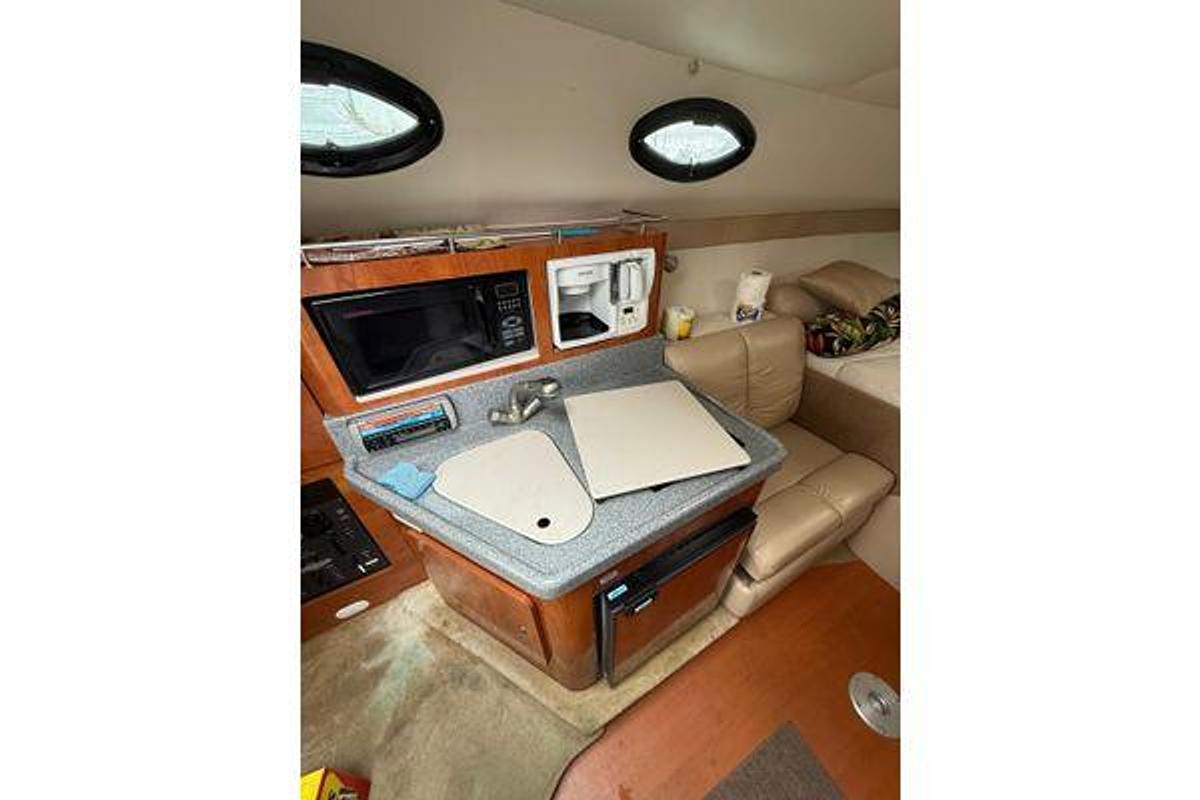 Used 2005 Larson Cabrio 290 | 29ft