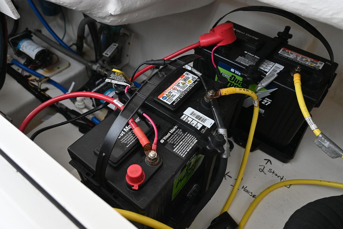 Used 2018 Robalo R227 Dual Console | 22ft