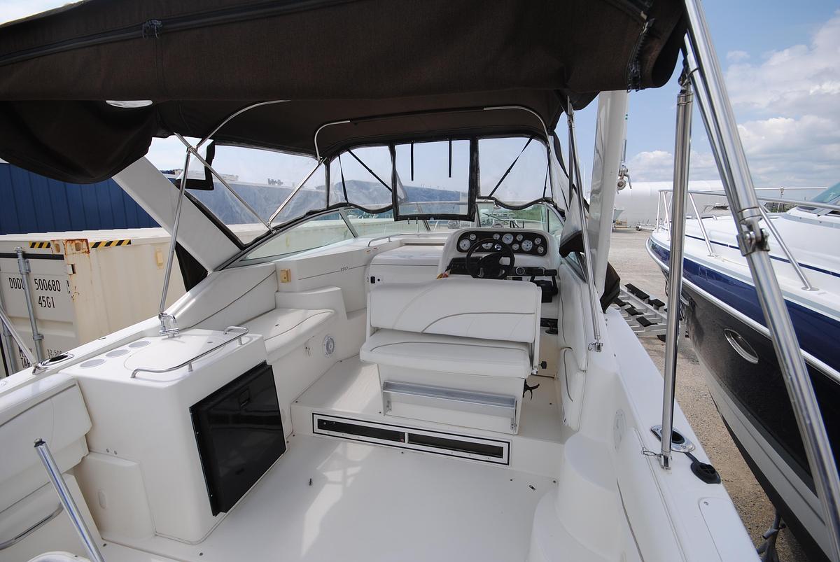 Used 2001 Larson Cabrio 290 Mid Cabin | 29ft