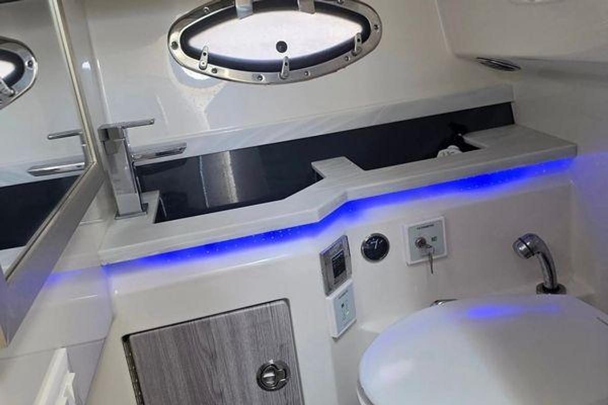 Used 2020 33' Formula 330 Crossover Bowrider