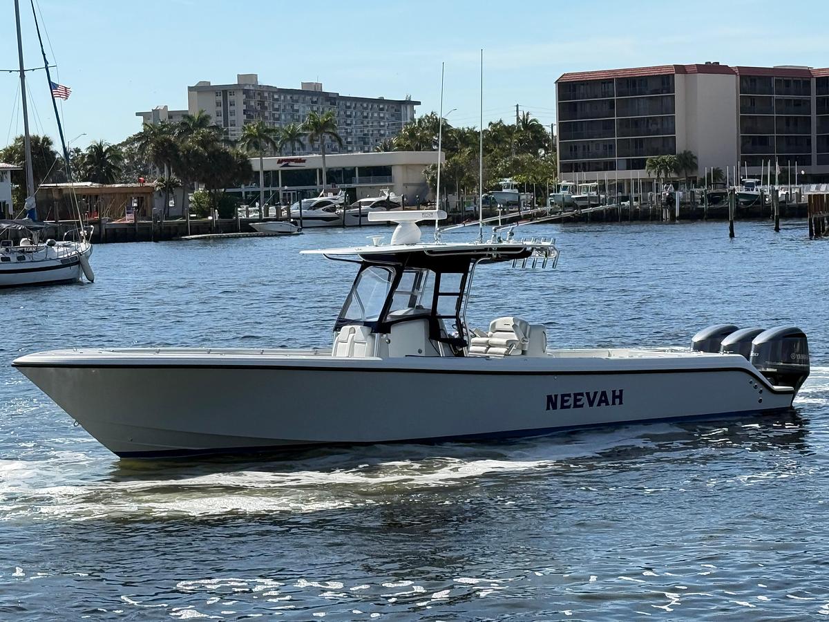 Used 2018 Bluewater Center Console | 35ft