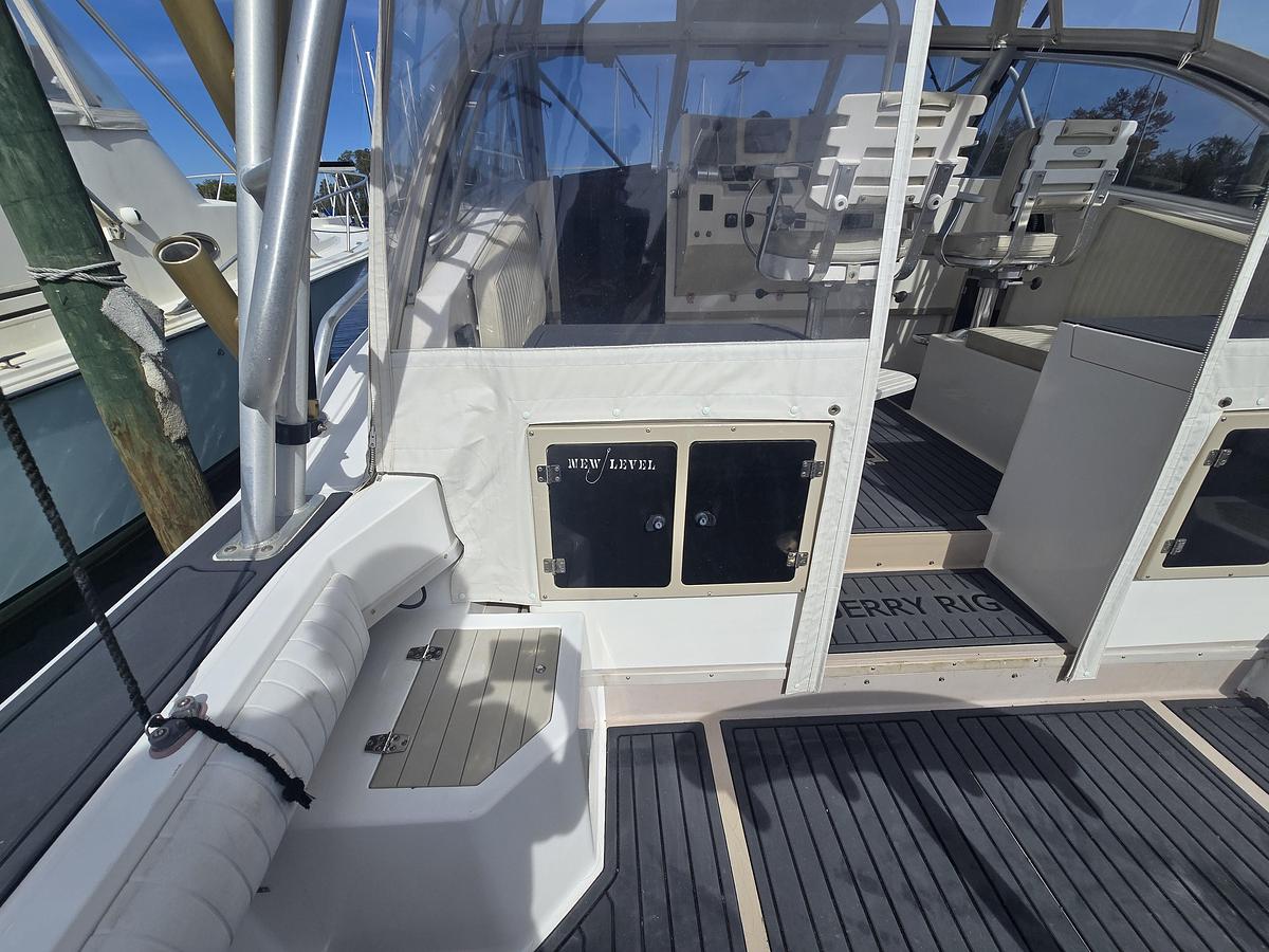 Used 1996 30' Albemarle 305 Express Fisherman