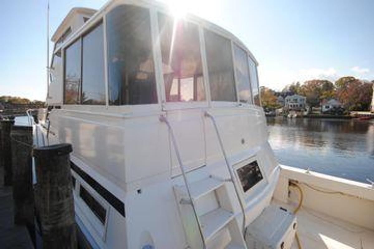 Used 1986 Viking 50 Motor Yacht } 50ft