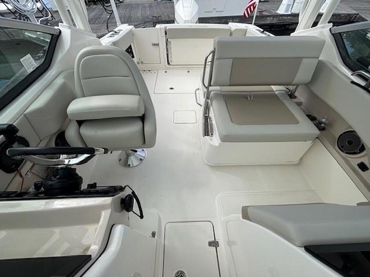 Used 2022 Boston Whaler 240 Vantage | 24ft