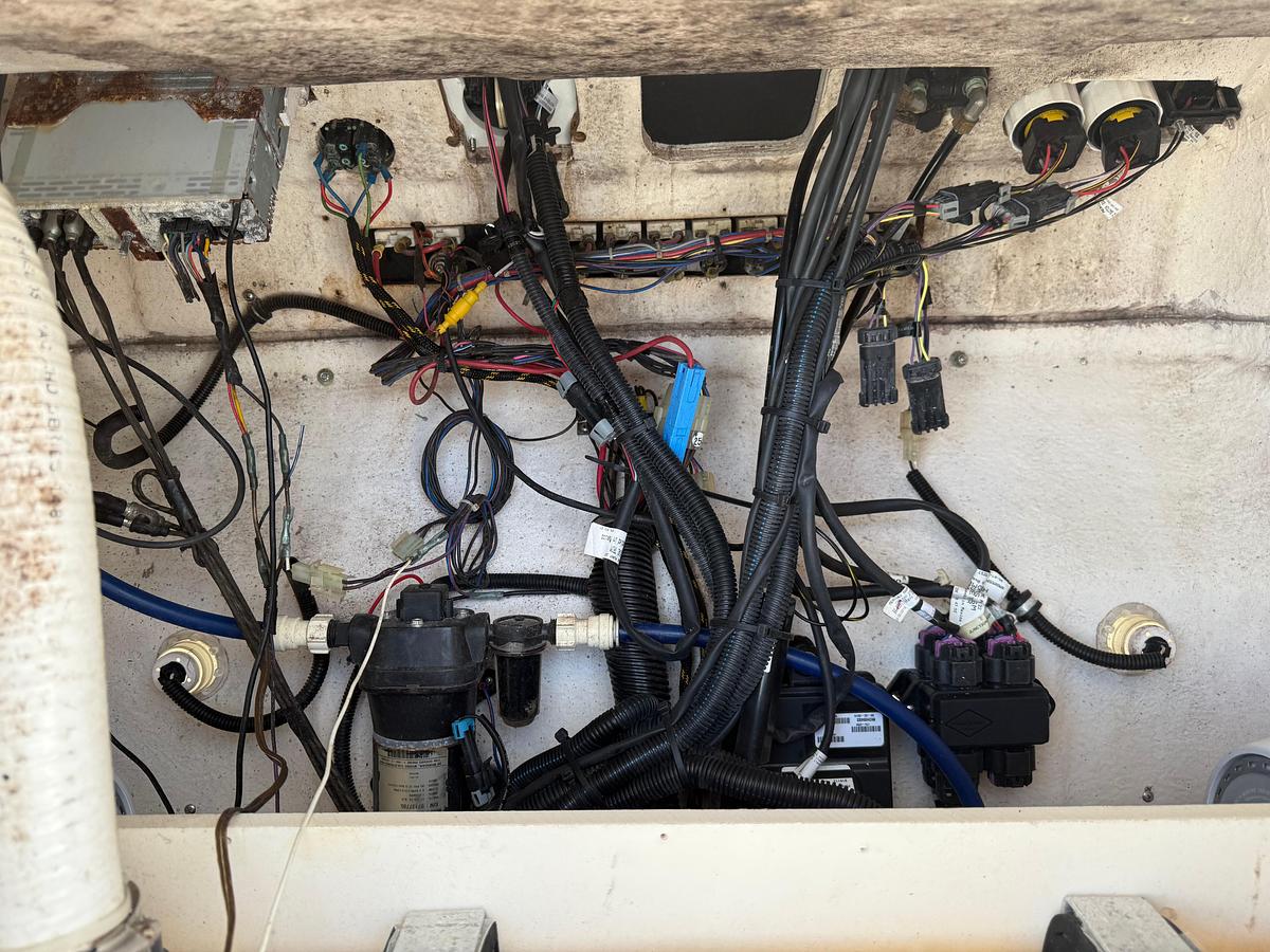 Used 1998 Wellcraft Scarab 302 | 30ft