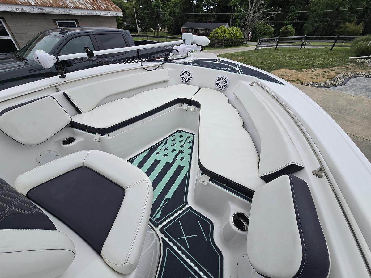 Used 2022 19' Tidewater 198 Adventure Center Console