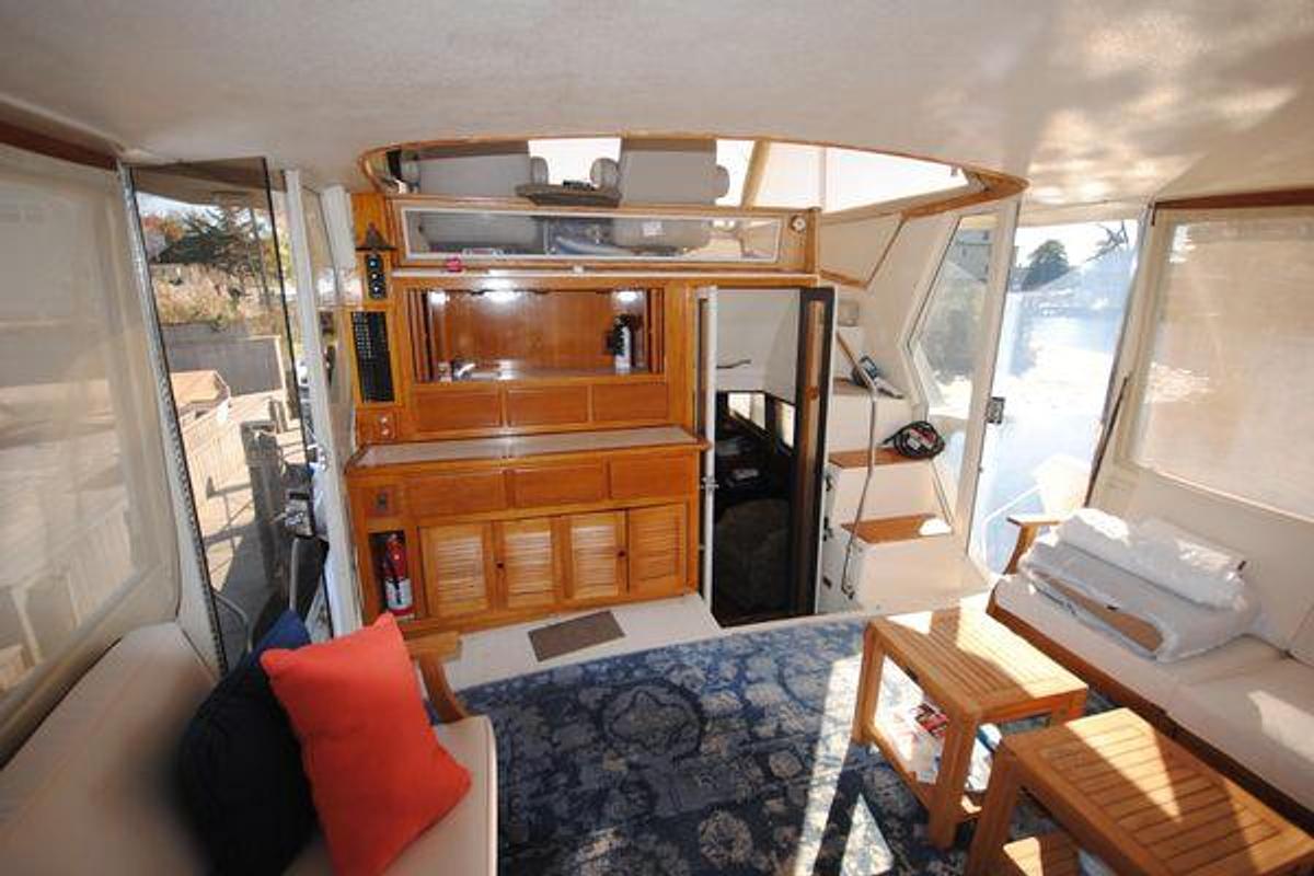 Used 1986 Viking 50 Motor Yacht } 50ft