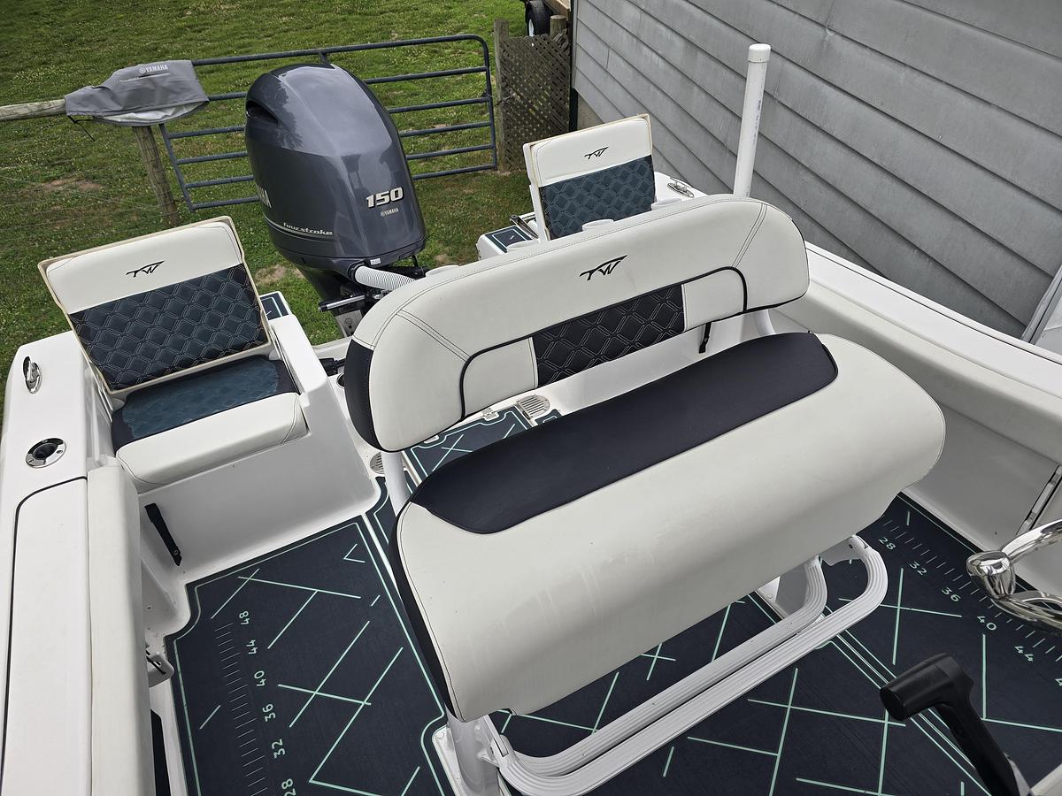 Used 2022 19' Tidewater 198 Adventure Center Console