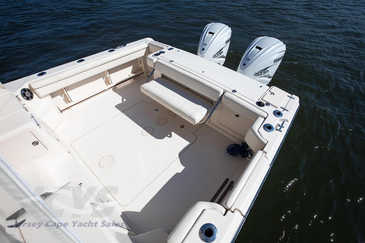 Used 2022 33' Grady-White 330 Express | 33ft