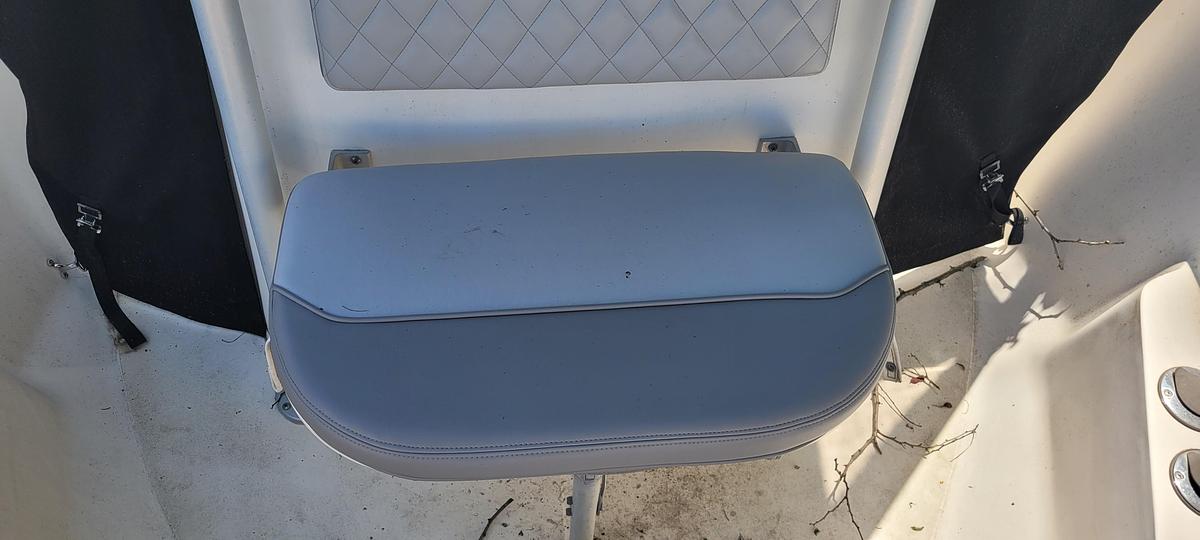 Used 2000 Boston Whaler 240 Outrage | 23ft