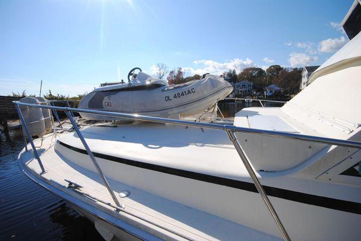 Used 1986 Viking 50 Motor Yacht } 50ft