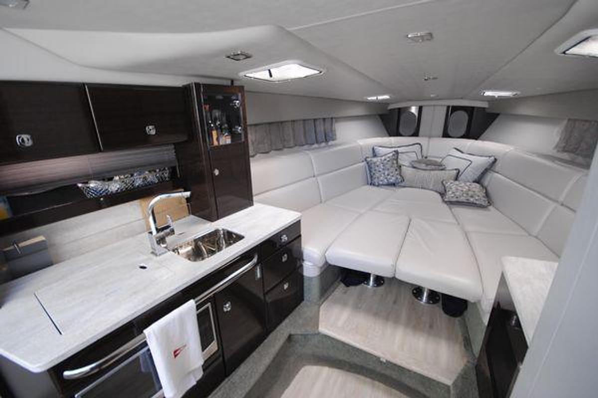 Used 2017 Formula 370 Super Sport } 37ft