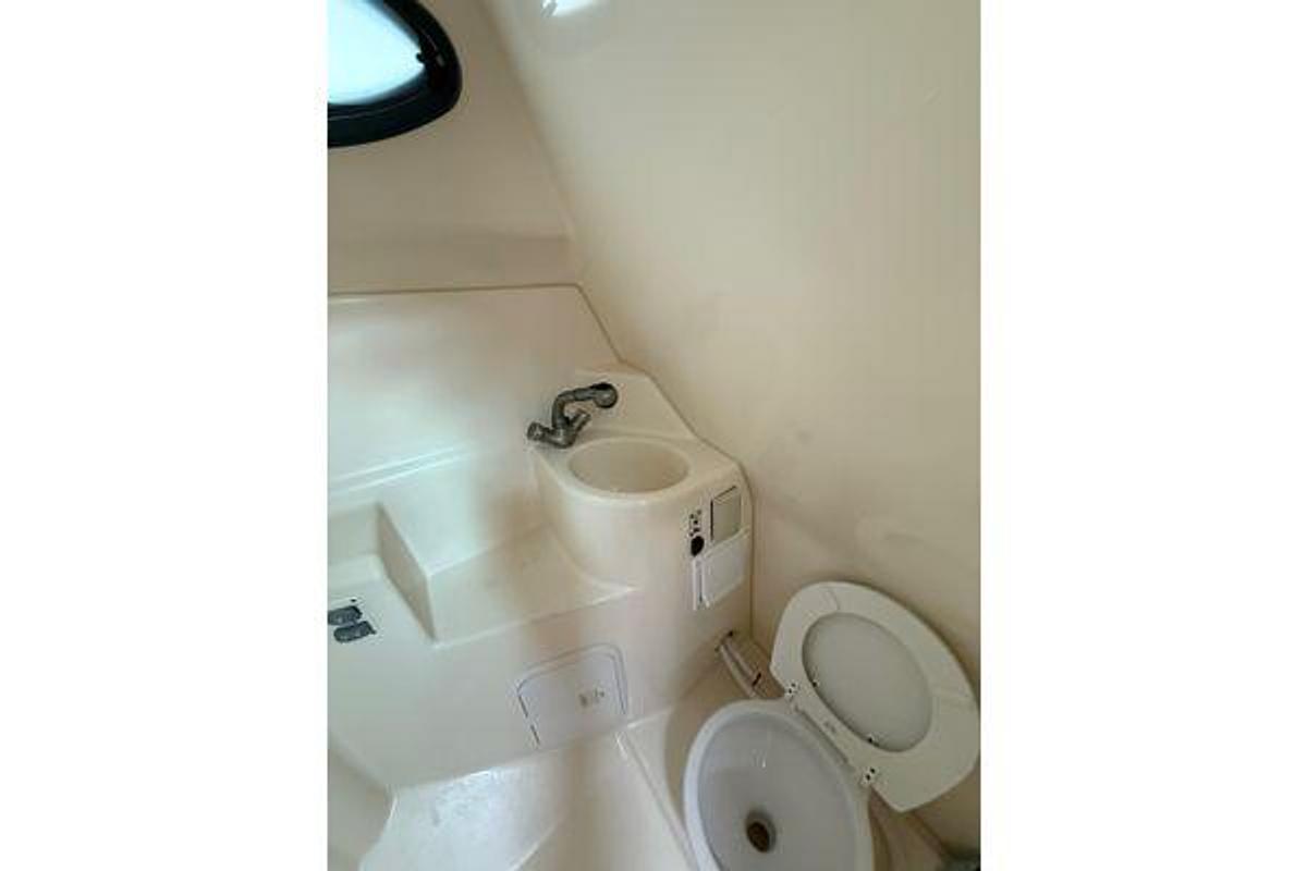 Used 2005 Larson Cabrio 290 | 29ft