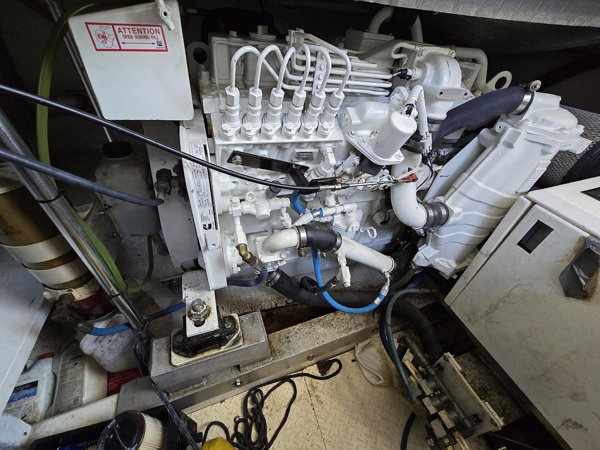 Used 1998 38' Henriques Sportfisherman