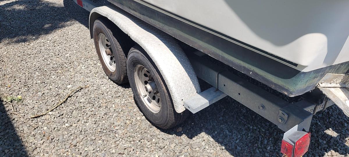 Used 2000 Boston Whaler 240 Outrage | 23ft