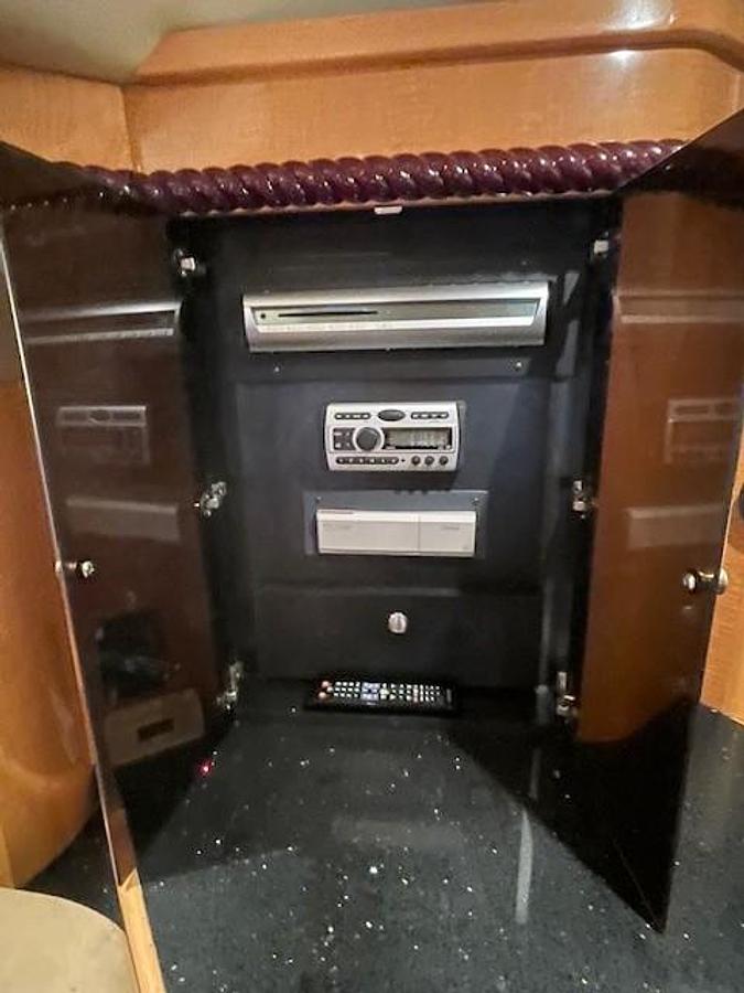 Used 2008 Larson Cabrio 330 Day Cruiser | 33ft