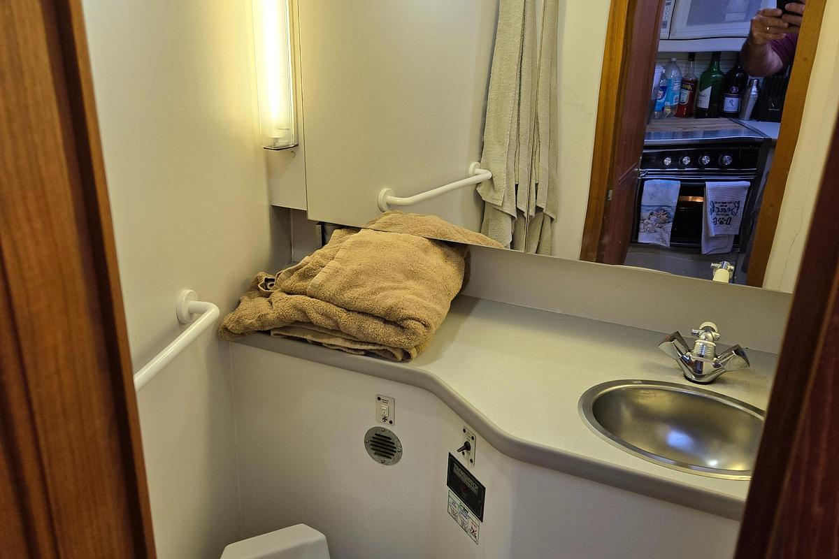 Used 1994 Carver 390CPMY | 39ft