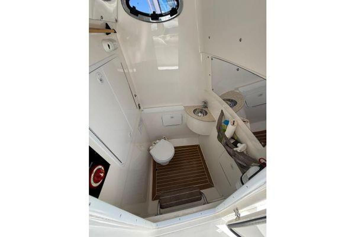 Used 2015 Regulator 28 Forward Seating | 28ft