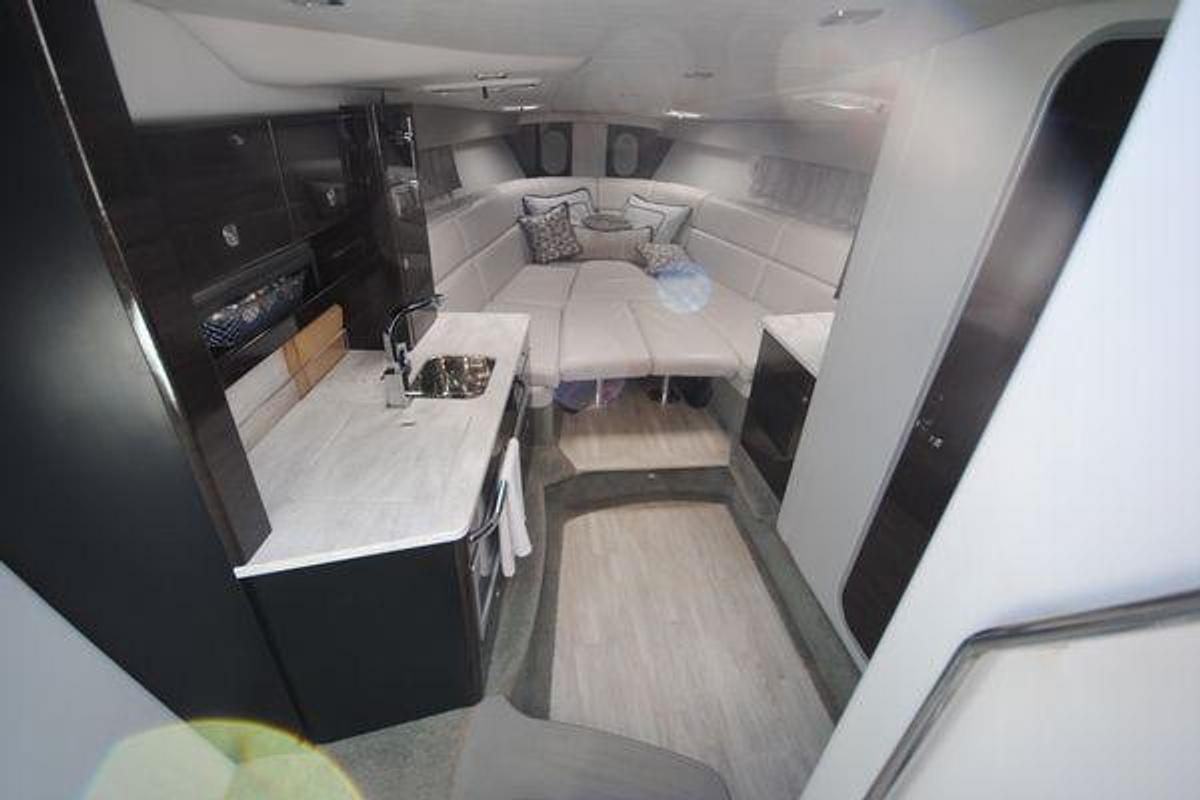 Used 2017 Formula 370 Super Sport } 37ft