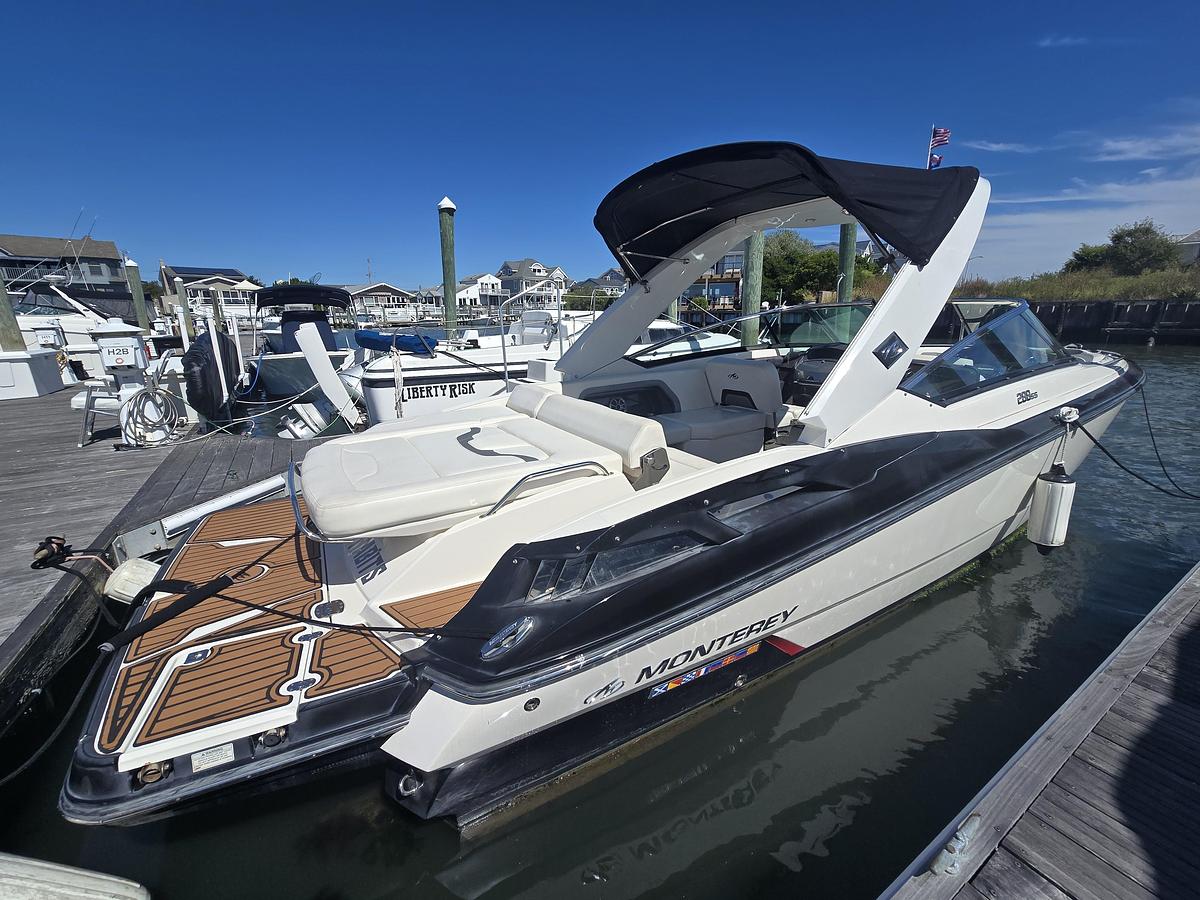 Used 2014 288 Monterey SS | 28ft
